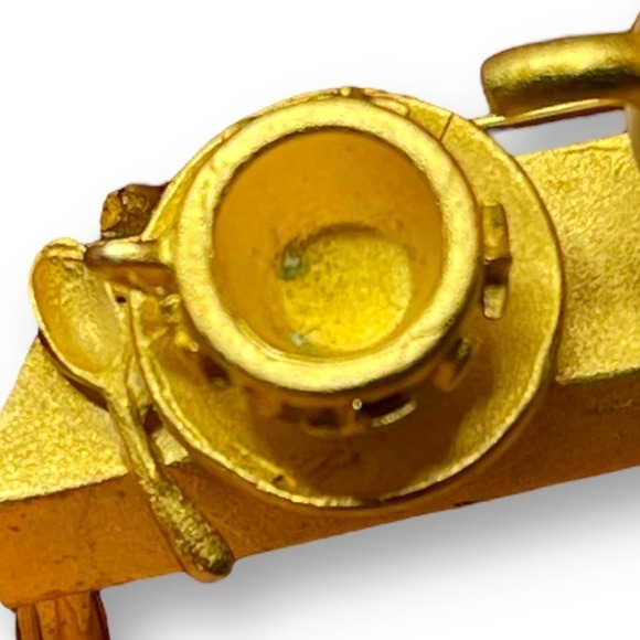 Vintage Leslie Block Gold Tone Brooch Pin Tea Set Table Whimsical Kitschy Signed - Picture 8 of 10